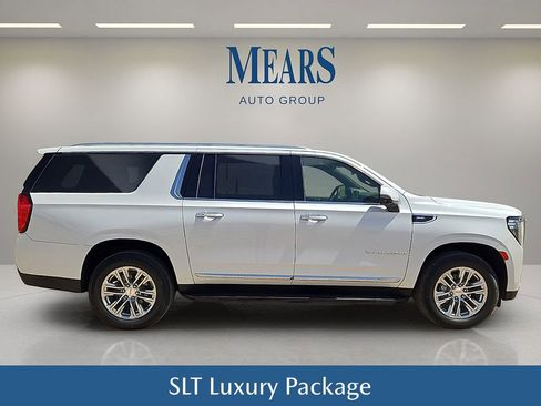 Used 2022 GMC Yukon XL SLT w/ SLT Luxury Package image 7