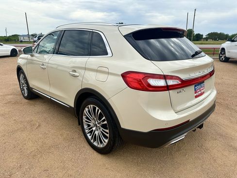 Used 2016 Lincoln MKX Reserve w/ Luxury Package FWD image 9
