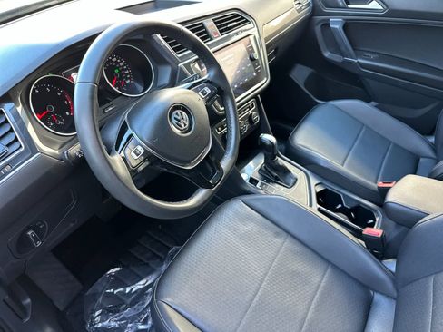 Used 2020 Volkswagen Tiguan SE w/ Panoramic Sunroof Package image 11