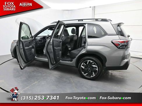 Used 2025 Subaru Forester Premium image 38