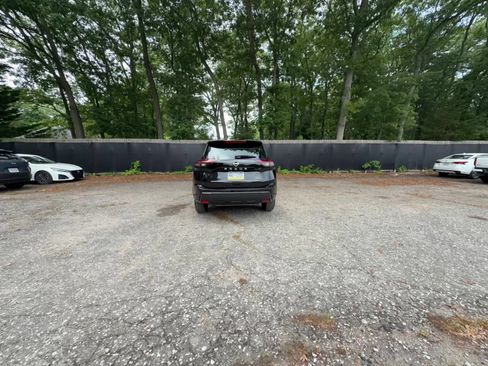 Used 2025 Nissan Rogue SV AWD/4WD image 16