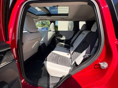 Used 2025 Mitsubishi Outlander SE AWD/4WD image 33