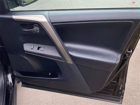 Used 2013 Toyota RAV4 Limited image 35