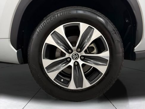 Used 2022 Toyota Highlander XLE FWD image 30