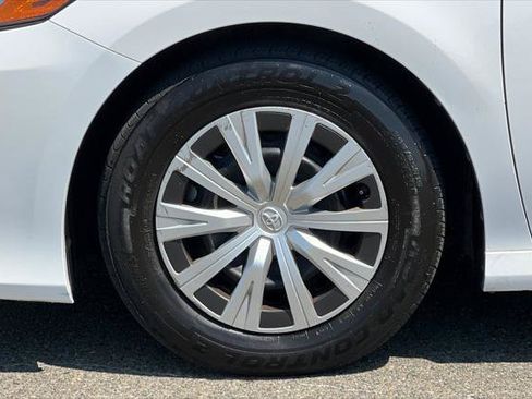 Certified 2022 Toyota Camry LE FWD image 29