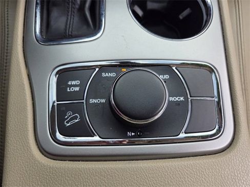 Certified 2018 Jeep Grand Cherokee Limited image 29