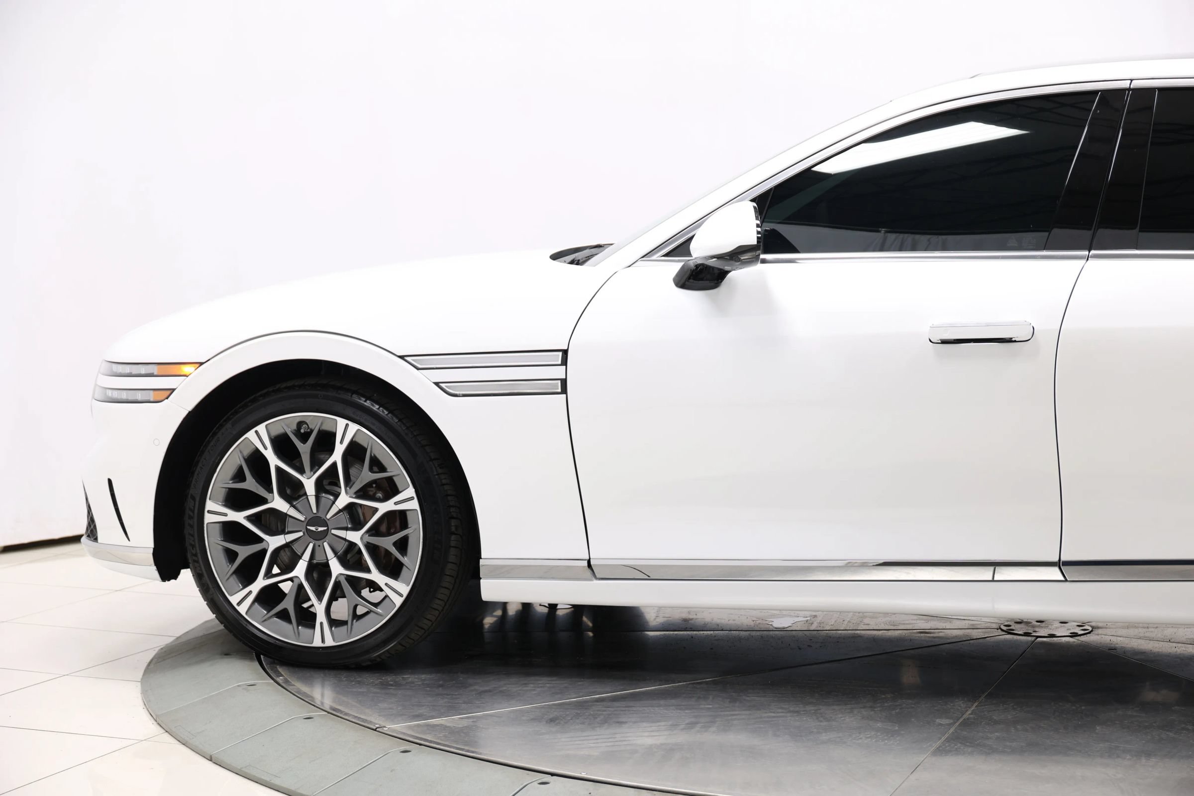 Used 2024 Genesis G90 3.5T AWD/4WD image 8