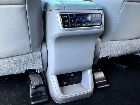 Used 2017 Toyota Highlander Limited Platinum image 14