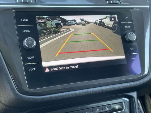 Used 2021 Volkswagen Tiguan SE w/ Panoramic Sunroof Package image 14