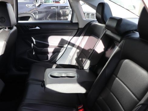 Used 2024 Volkswagen Jetta SE FWD image 21