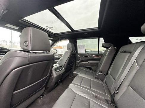 Used 2023 Cadillac Escalade Premium Luxury image 18