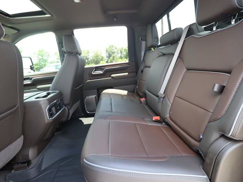 Used 2024 GMC Sierra 2500 Denali AWD/4WD image 12
