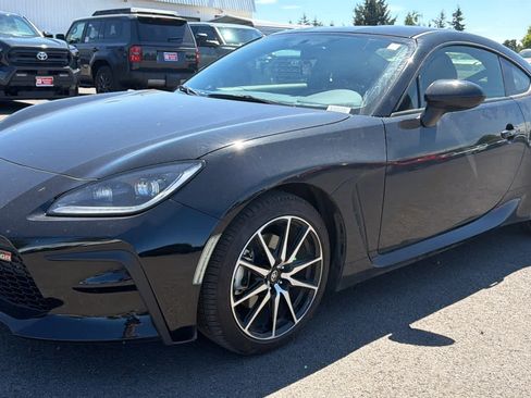 Used 2023 Toyota GR86 w/ ALL Weather Mat Package (TMS) RWD image 2