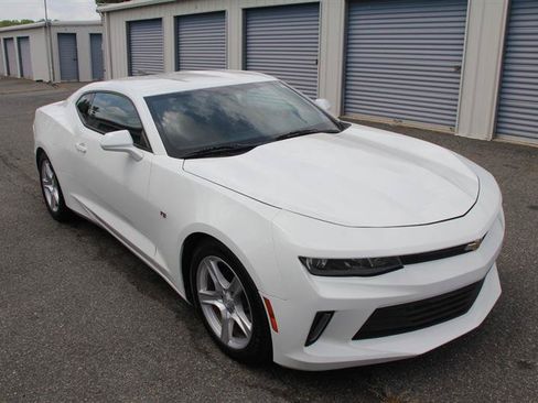 Used 2017 Chevrolet Camaro LT RWD image 4