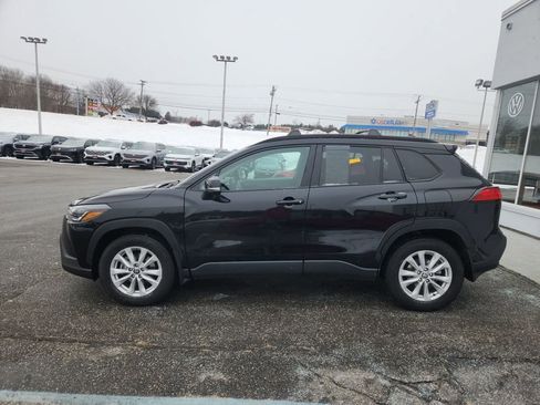 Used 2022 Toyota Corolla Cross LE image 4