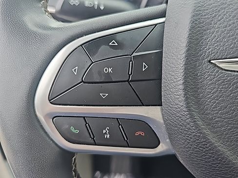 Used 2022 Chrysler Pacifica Touring-L image 20