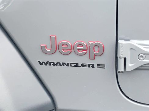 Used 2023 Jeep Wrangler Unlimited Rubicon w/ Xtreme 35 Tire Package AWD/4WD image 10