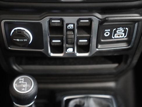 Used 2022 Jeep Wrangler Unlimited Sport AWD/4WD image 32