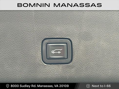 Used 2023 Chevrolet Traverse LT image 12