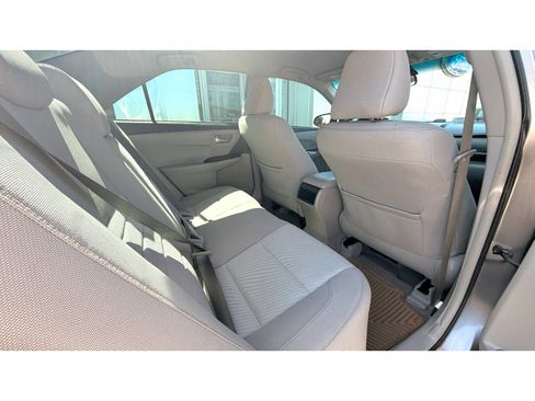 Used 2017 Toyota Camry LE FWD image 11