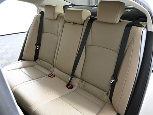 Used 2019 Lexus ES 300h image 14