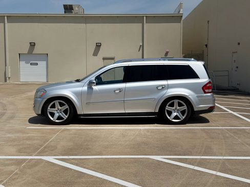 Used 2011 Mercedes-Benz GL 550 4MATIC image 4