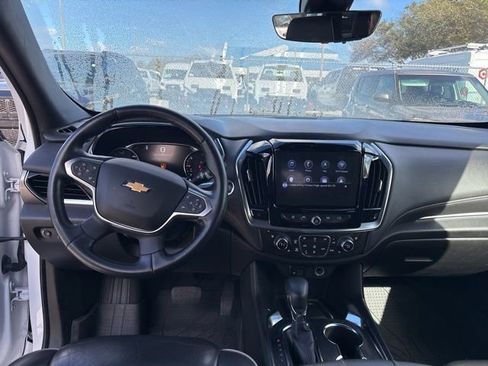 Used 2023 Chevrolet Traverse Premier image 11