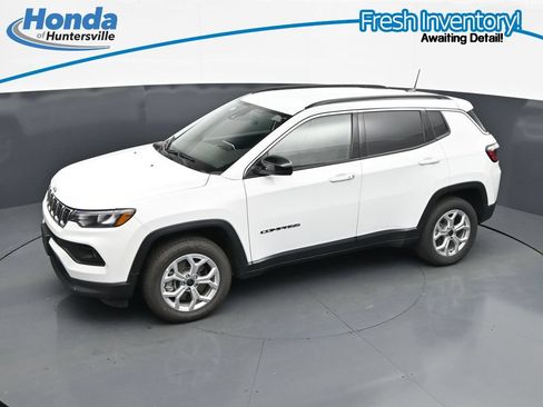 Used 2025 Jeep Compass Latitude AWD/4WD image 19