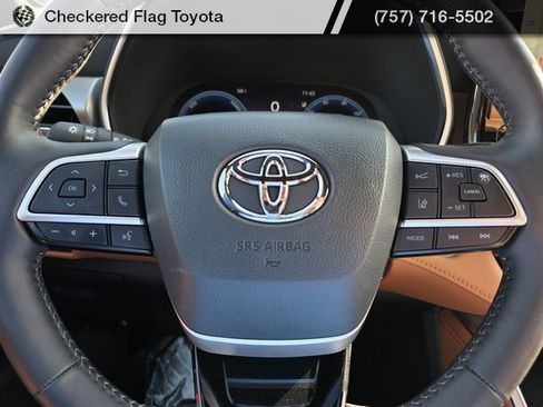 Used 2024 Toyota Highlander Platinum image 15