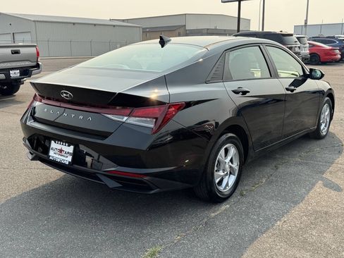 Used 2021 Hyundai Elantra SE FWD image 4