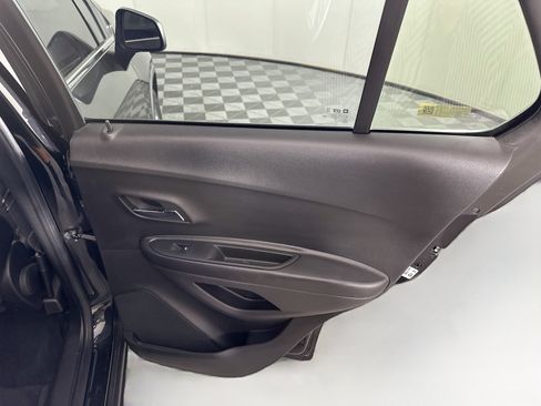 Used 2019 Chevrolet Trax LT w/ LT Convenience Package FWD image 27