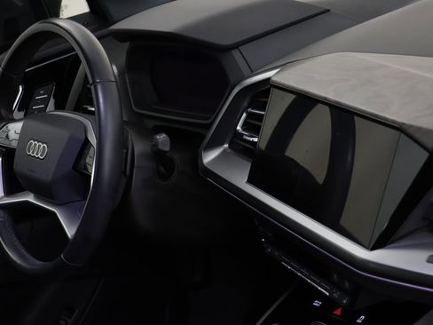 Used 2023 Audi Q4 e-tron Premium Plus w/ Premium Plus image 21