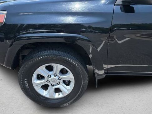 Used 2017 Toyota 4Runner SR5 AWD/4WD image 33