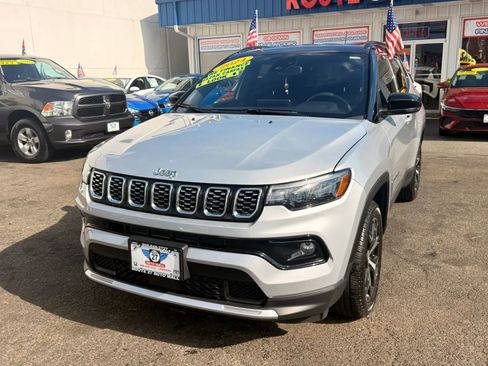 Used 2024 Jeep Compass Limited AWD/4WD image 4