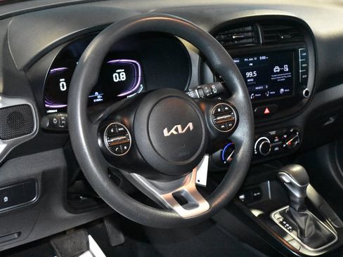 Used 2024 Kia Soul LX w/ Option Group 015 FWD image 2