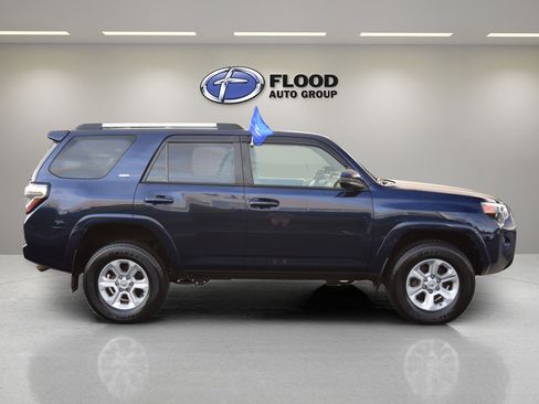 Used 2022 Toyota 4Runner SR5 image 3