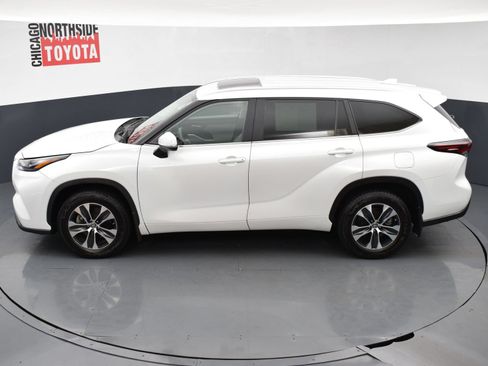 Used 2024 Toyota Highlander XLE AWD/4WD image 22