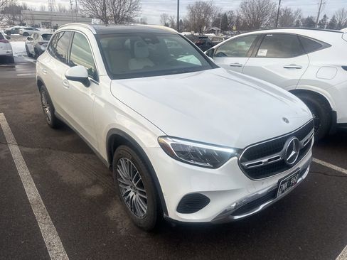 Used 2025 Mercedes-Benz GLC 300 4MATIC image 1