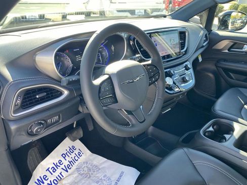 New 2026 Chrysler Pacifica Select w/ S Appearance Package FWD image 18