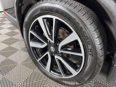 Used 2019 Nissan Rogue SL w/ Premium Package FWD image 16