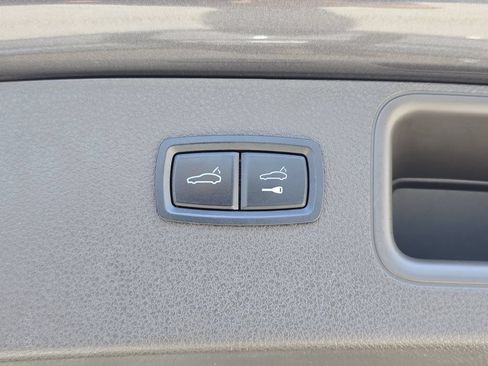 Used 2018 Porsche Macan AWD/4WD image 16