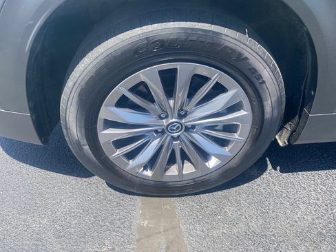 Certified 2024 MAZDA CX-90 Plug-In Hybrid w/ Preferred AWD/4WD image 32