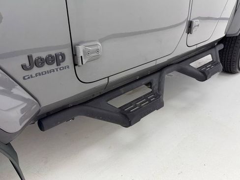 Used 2021 Jeep Gladiator Sport AWD/4WD image 8