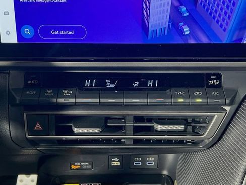 Used 2025 Toyota Camry SE image 22