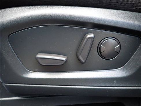Used 2023 Ford Explorer XLT RWD image 13