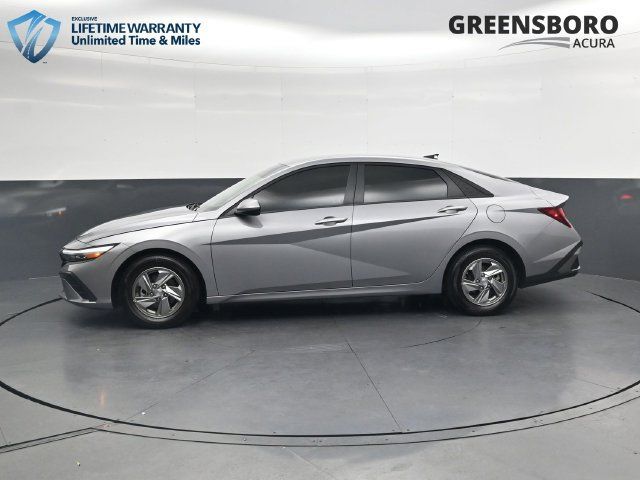 Used 2025 Hyundai Elantra SE FWD image 10