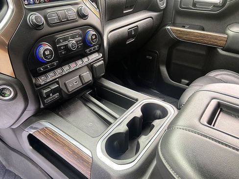 Used 2019 Chevrolet Silverado 1500 High Country w/ Technology Package AWD/4WD image 15