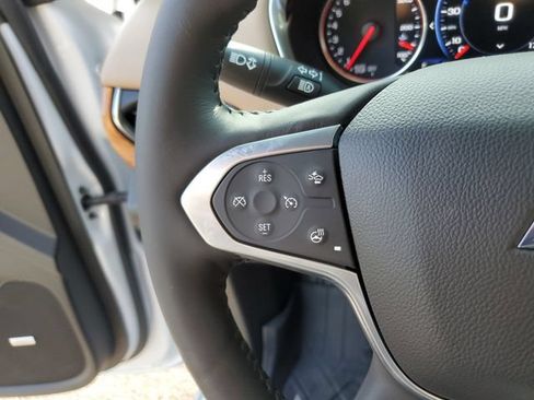 Used 2022 Chevrolet Traverse Premier FWD image 28