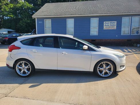 Used 2015 Ford Focus Titanium FWD image 4