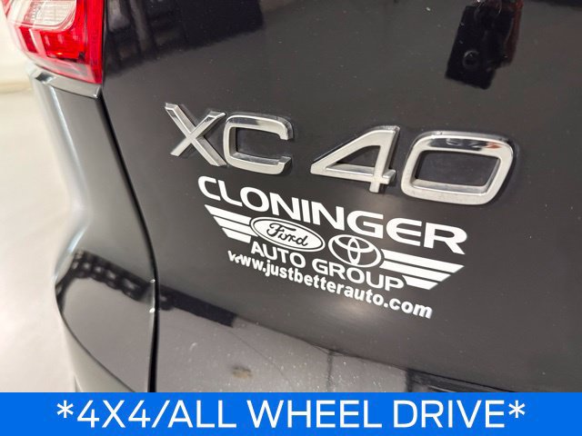 Used 2022 Volvo XC40 T5 Momentum AWD/4WD image 9